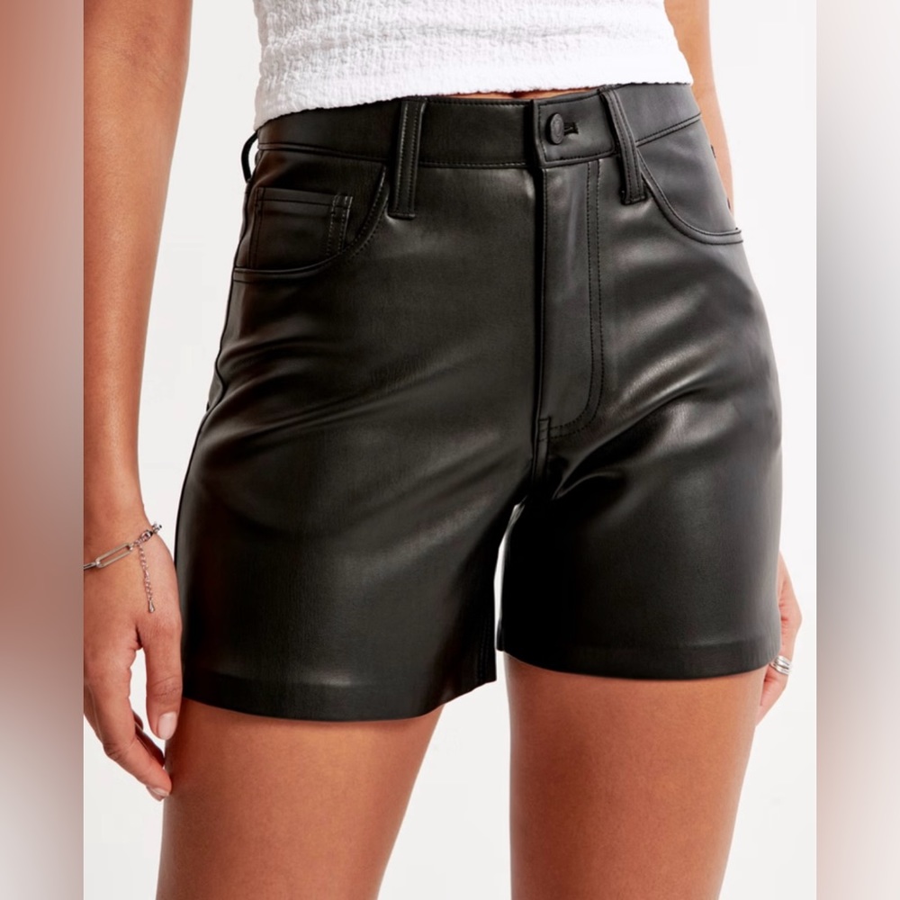 Abercrombie & Fitch The Dad Short High Rise, Curve Love - Vegan Leather